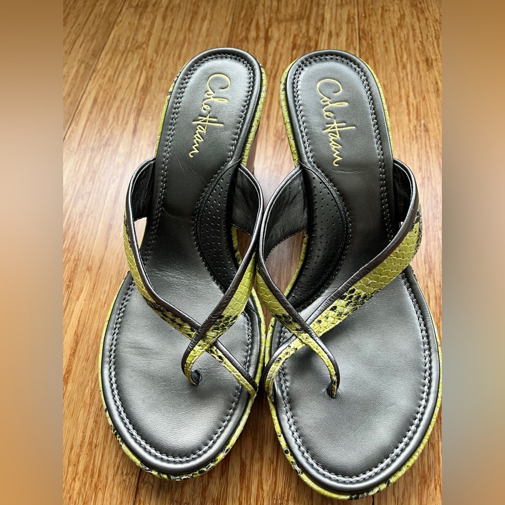 Cole Haan Air Snake 🐍 Wedge Heel Lime 🍋‍🟩 Green & Silver Leather Thong Sandal 8 - Picture 7 of 14